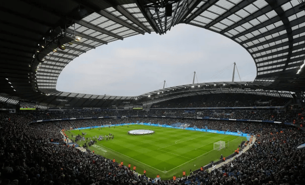 热议中超争冠：争冠悬念基本不在；申花没朋友拿不了冠军（中超冠军之争趋明朗：申花势孤难登顶）