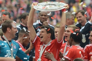 足球国足替补席贡献大，两人替补破门（国足板凳深度显威，两名替补联袂破门）