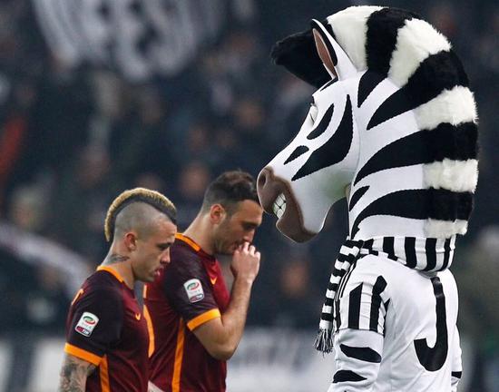 基恩曾因记者手机没有静音而发火，但录节目时他的手机也响了