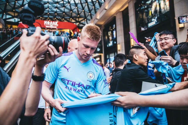 官方：凯塞多踩踏对手染红停赛3场 盖耶掌掴队友停赛2场