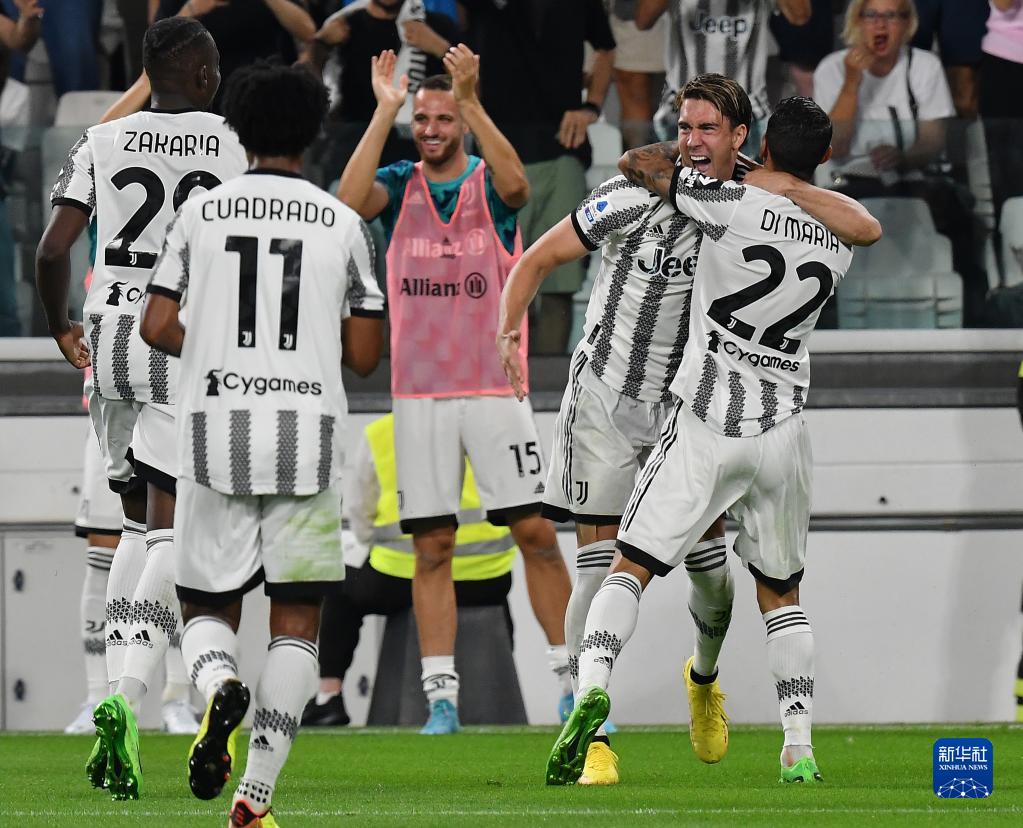 前队友：梅西教会我怎么踢球！有时我还被他怒吼！（前队友：梅西指点我踢法，有时也会对我怒吼）