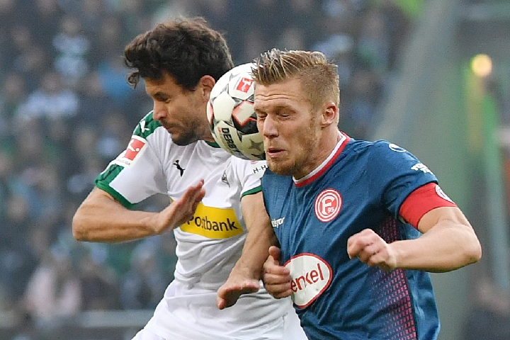 地上足球：曼城放水仍然小胜？只有齐达内能拯救这支皇马！（地上足球：曼城疑留力仍小胜，皇马还能靠齐达内力挽狂澜？）