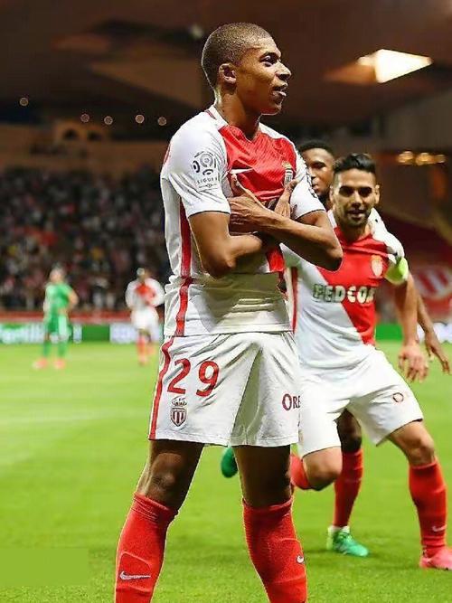 小麦半年前倒钩助那不勒斯夺冠，半年后倒钩助苏格兰进世界杯（小麦半年内两记倒钩：先助那不勒斯夺冠，后送苏格兰进世界杯）