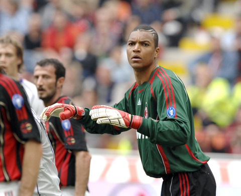 曼联客场对阵狼队，若取胜可追平切尔西，升至第六。狼队近期状态差，曼联实力占优，有望全取三分。