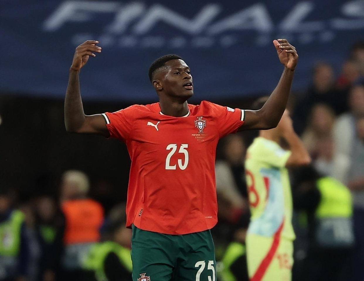 4-1打爆副班长！曼联3轮不败：只差第4名1分 31岁队长2射1传造3球