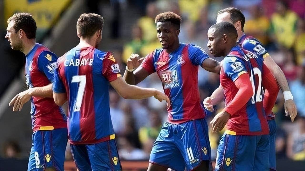 塞梅尼奥锁喉达洛特没被罚下，曼联球迷愤怒：换胖虎早被罚下（塞梅尼奥锁喉达洛特逃红，曼联球迷怒称：换胖虎早被逐出场）