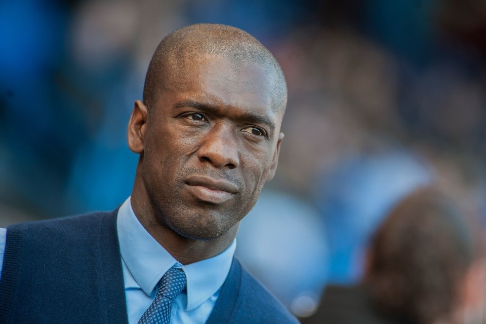 足球国足训练课发生小插曲，球员被逗笑