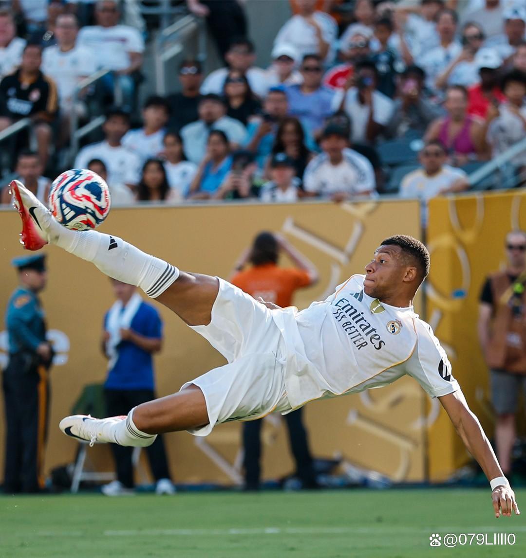 C罗晒与特朗普合照：感谢总统先生的邀请和热情欢迎