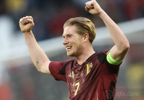 足球国足专机启程，目标三连胜