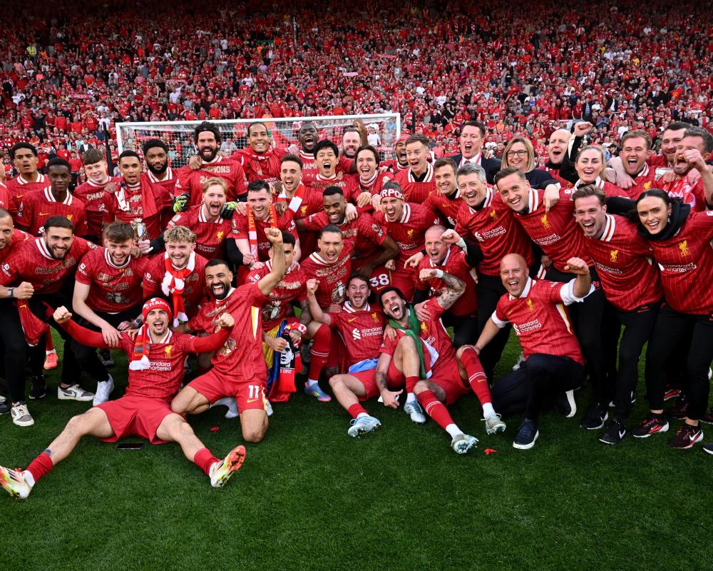 英超-曼联4-4伯恩茅斯，塔韦尼耶B费任意球对轰，曼联三度领先均被扳平（英超：曼联4-4平伯恩茅斯，塔韦尼耶与B费任意球互飙，三度领先皆被追平）