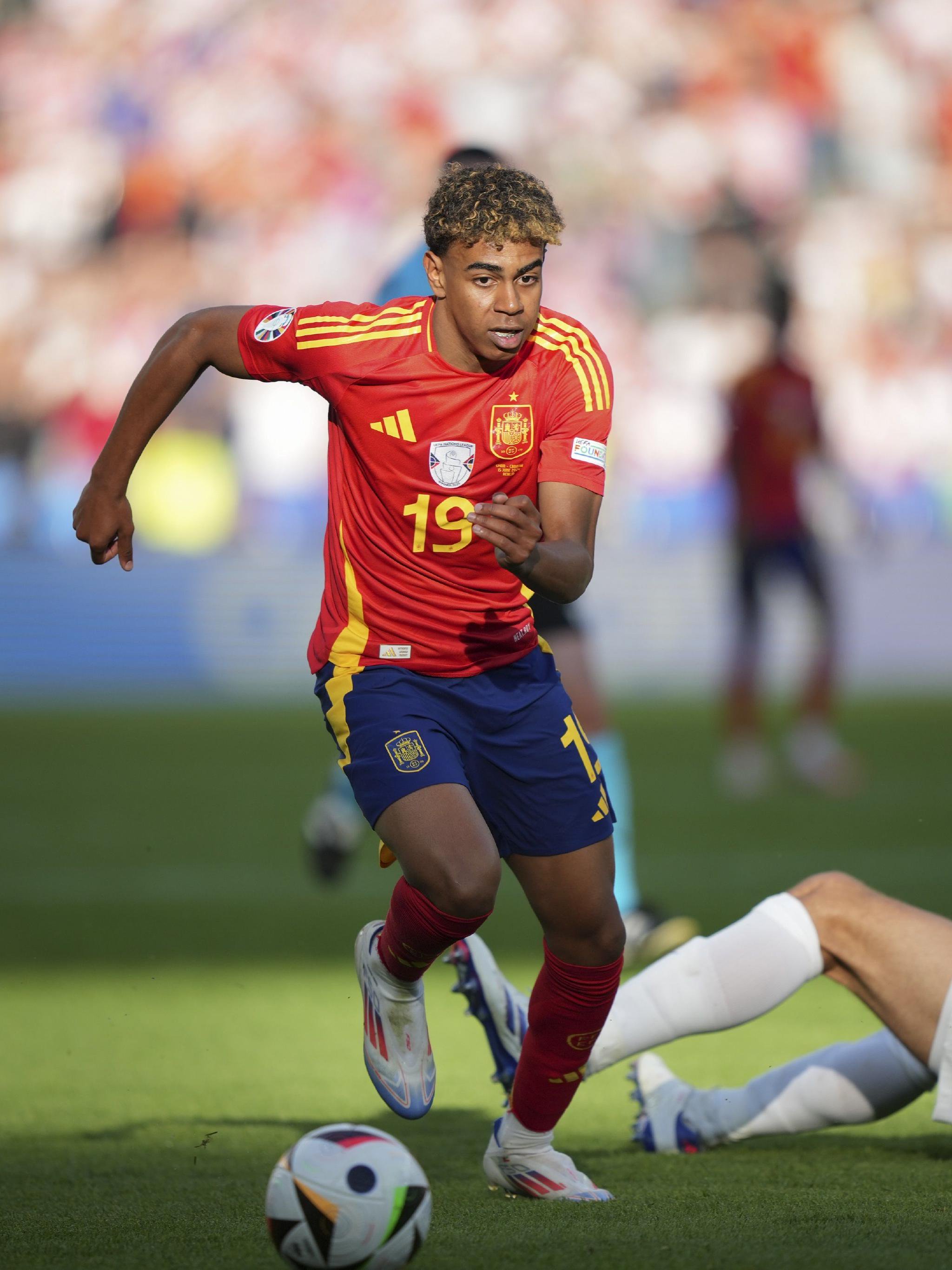 莫雷托：四五家英超中游俱乐部想引进埃永，还有一家有机会踢欧冠（莫雷托：英超四五支中游队有意埃永，另有一队或战欧冠）